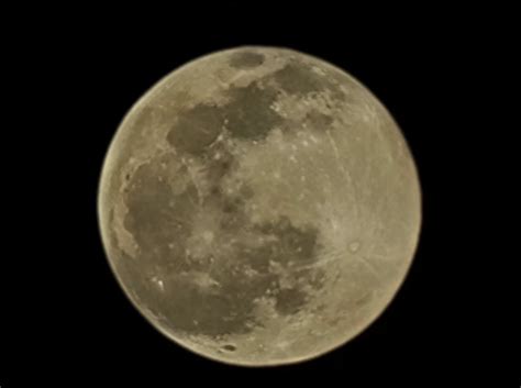 myth debunked samsungs  zoom doesnt fake moon