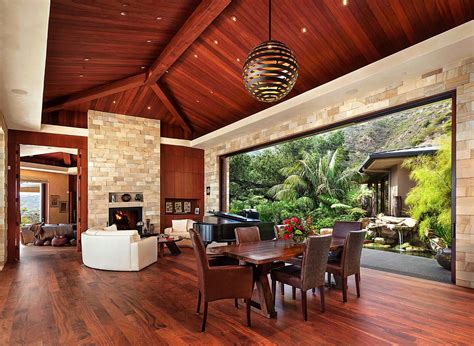 indoor outdoor living overlooks pacific ocean