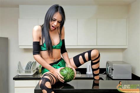 mint ill show you how to fuck a watermelon hd 720p transsexual masturbation