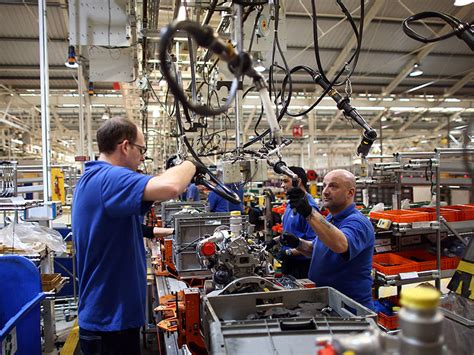 global manufacturing sector expands   modest rate world finance