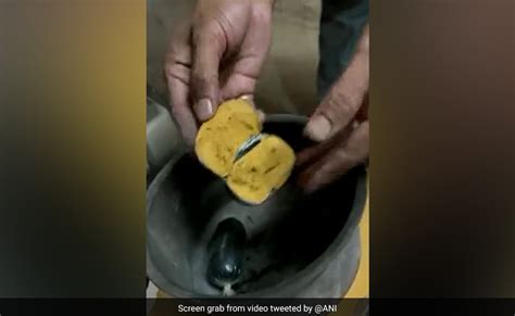 gold worth  lakhs hidden  mans rectum seized  airport  telangana
