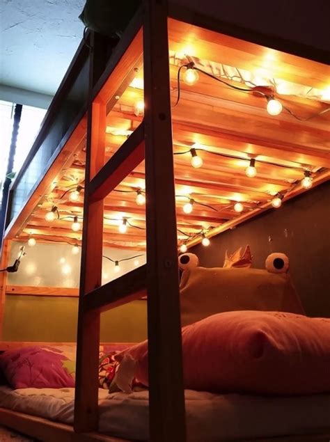 11 Unexpected Ways To Decorate Your Dorm With Holiday Lights