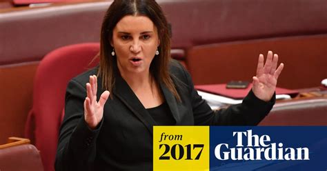 jacqui lambie presses government for 10 royalty on gas
