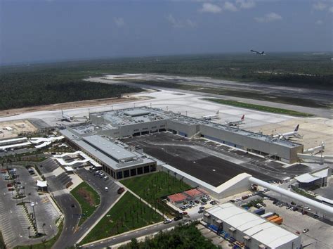 traffic   international airport  cancun registers   drop