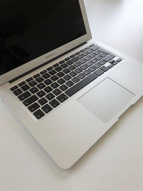 macbook air   early  ghz gb barely   good condition  hackney