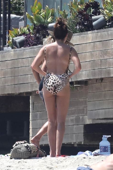 ashley tisdale shows her ass with a touch of class thefappening