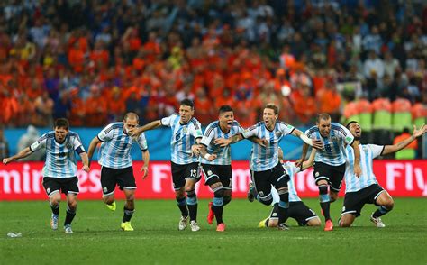 argentina beats netherlands on penalty kicks to reach world cup final