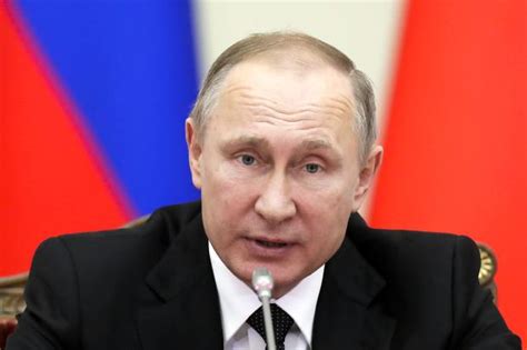 Putin Says Russia Won’t Expel Diplomats Trump Offers
