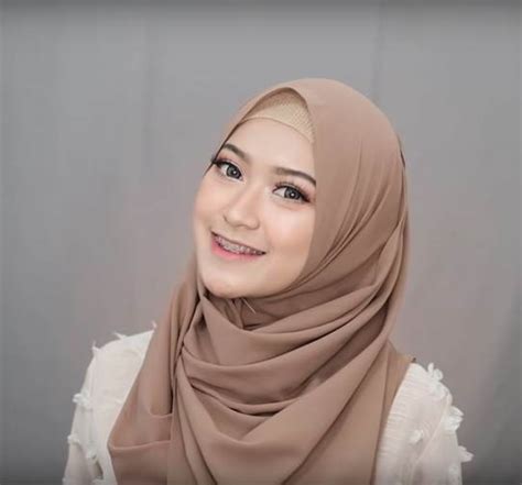 Hijab Pashmina Syar’i Simple