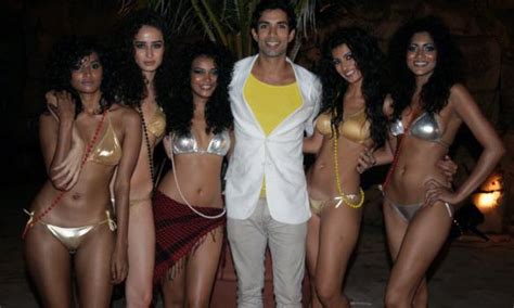 the funtoosh page have funbath indian bikini show