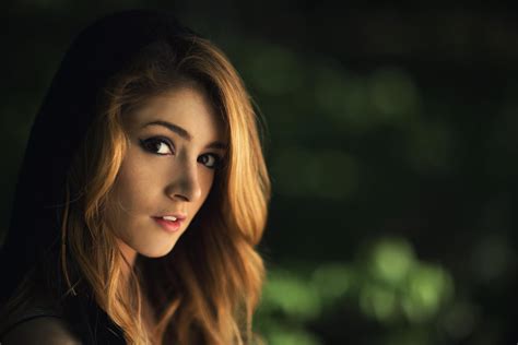 Bokeh Redhead Brunette Chrissy Costanza Looking At Viewer Model
