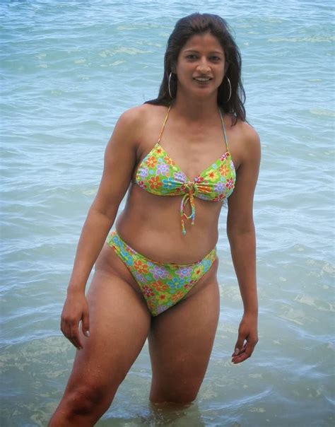 Rajeswari Actress Framses Sexy Swim In The Sea Bolly