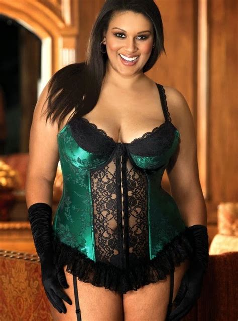looking the best plus size lingerie for attractive women
