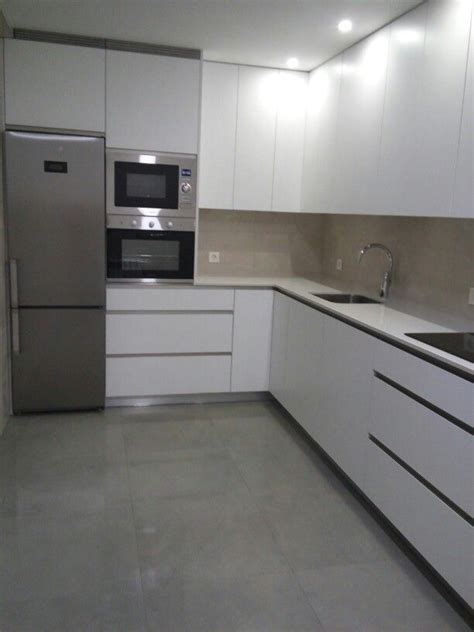 cocina blanca y gris diseño muebles de cocina cocinas pisos de cocina