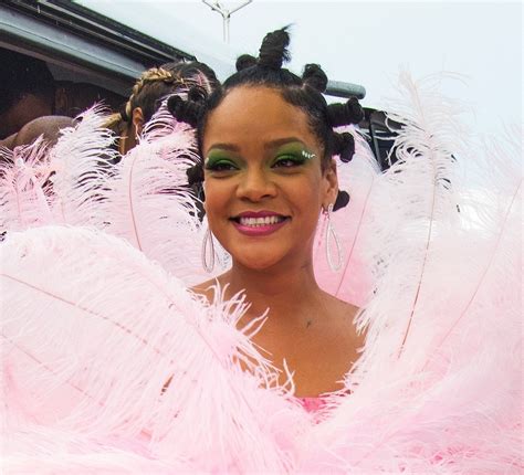 Todos Os Looks De Rihanna No Carnaval De Barbados Rihanna Looks