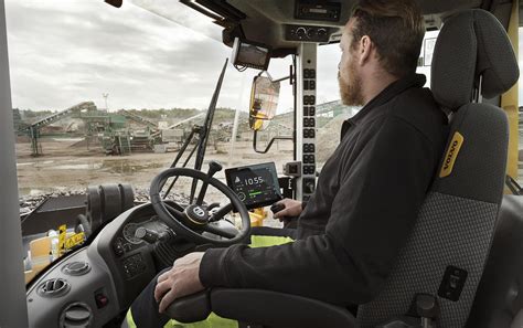 wheel loader operator tips   load trucks  added efficiency  productivity  scoop