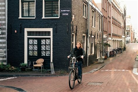 working   netherlands  expats guide  local quirks
