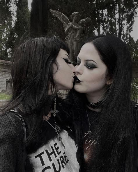 Ig Witchbeatrix And Vampiregiulia In 2021 Goth Lesbian Lesbian