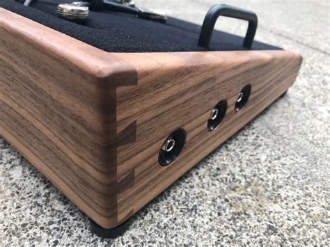 customize your hard wood pedalboard in 3 simple steps
