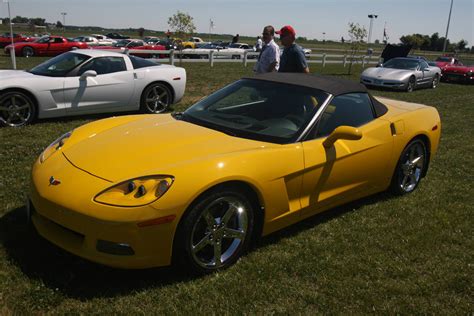 mid america staging  power    dozens  corvettes  car  fun muscle cars