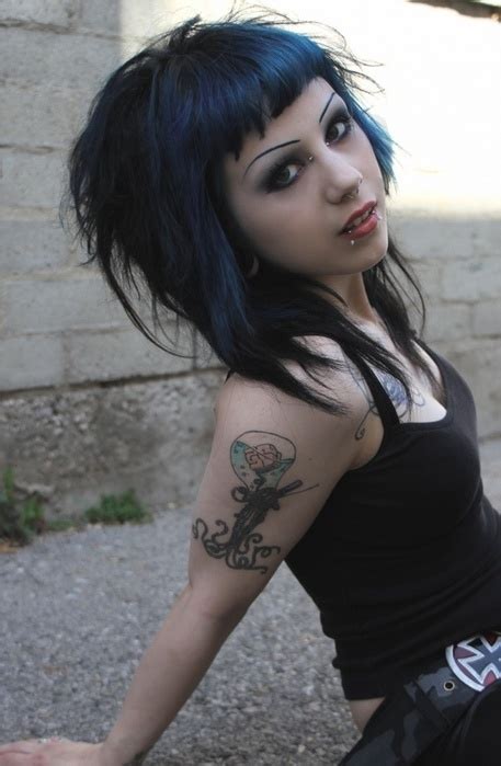 alternative alternative girl beauty blue hair girl piercing