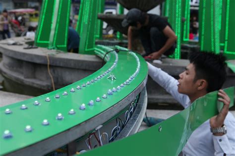 hanoi removes strange flowers near hoan kiem lake news vietnamnet