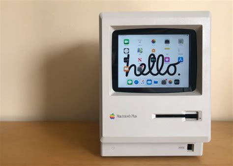 iconic macintosh case fitted  ipad screen geeky gadgets