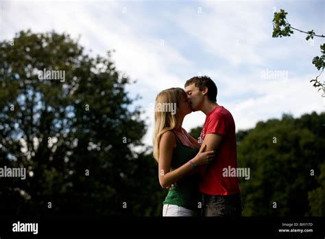 couple tenderness kiss portrait side stockfotos and couple tenderness