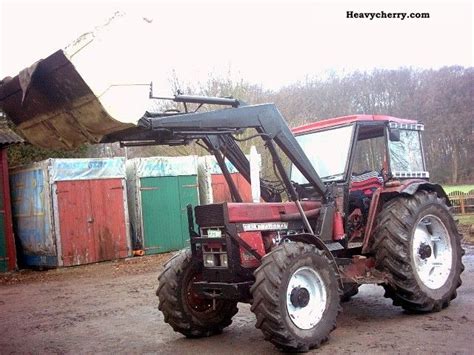 ihc   agricultural tractor photo  specs