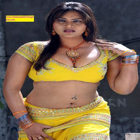 sexy bollywood s actress and mallu s priya saloni in yellow