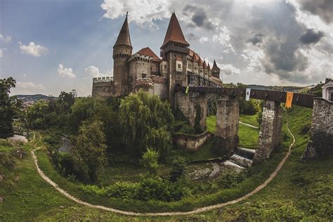 thieves steal  eur   famous medieval castle  romania romania insider