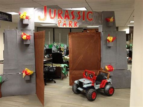 cool jurassic park themed office décor for halloween 10
