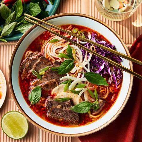 bun bo hue vietnamese vermicelli noodle soup  sliced beef