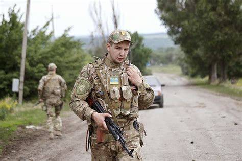 sur le front l armée séparatiste pro russe harcèle les ukrainiens via sms journal du geek