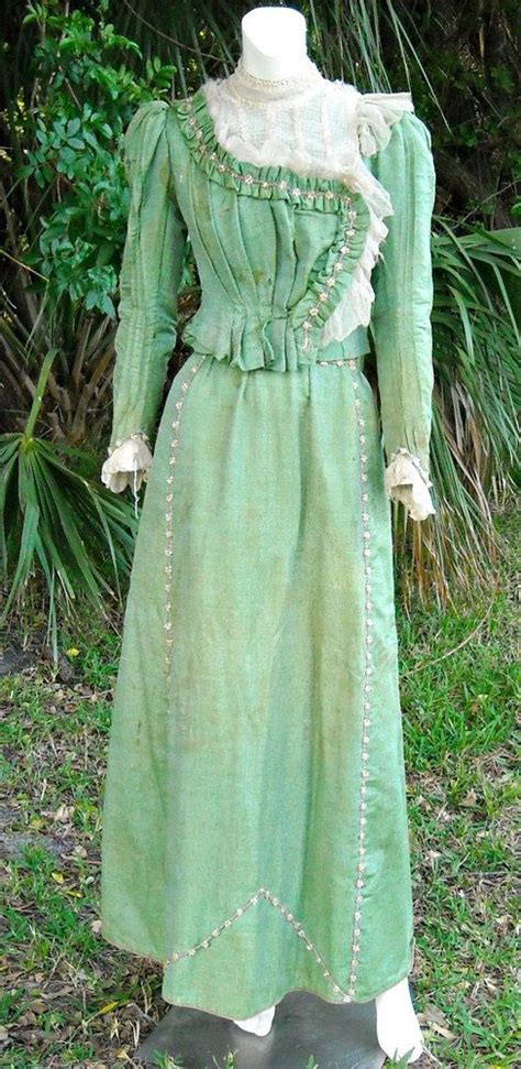 antique victorian dress italian 1890s green by silverbranchhome 80 00 beautiful classic dress