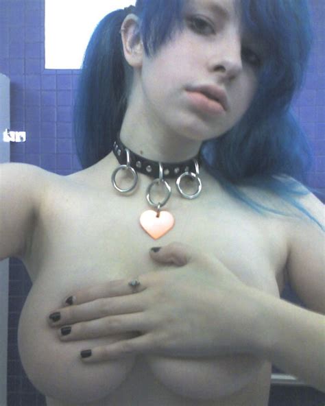ᐅ emo girl with some awesome boobs