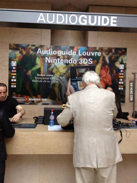 old man s got massive hands olds louvre best funny pictures