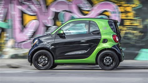 smart fortwo electric drive review ev city car takes  miami top gear