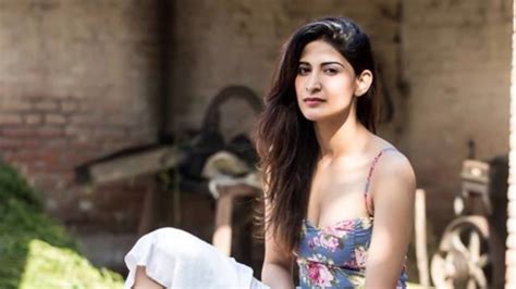 “if i am sexually interested in someone i will express it to them” aahana kumra lipstick