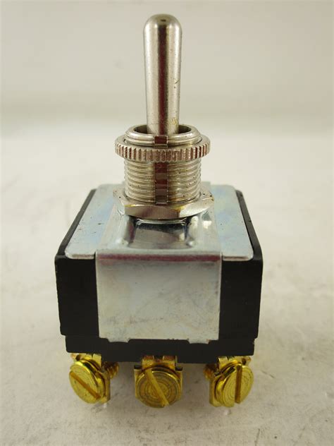 ideal toggle switch    triple pole double throw screw termination  amp