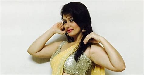 falguni rajani in sleeveless saree blouse bhabhiji ghar par hai tv