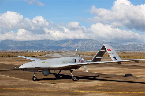 ukraine considers buying  bayraktar tb drones  turkey daily sabah