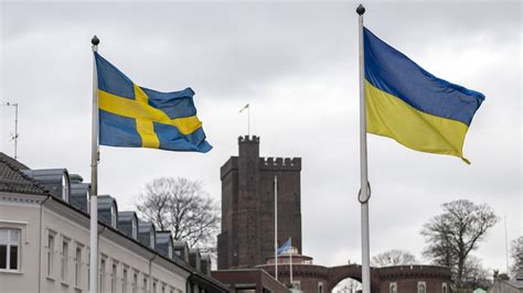 Sweden And Ukraine – Yellow And Blue – Watching The Swedes