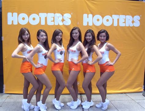 Hooters Girl達が渋谷の街に登場！？ 銀座でアメリカンパーティー！カジュアルアメリカンダイニング＆スポーツバー「hooters」
