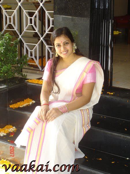 beautiesinsarees kerala girls in cute saree pics