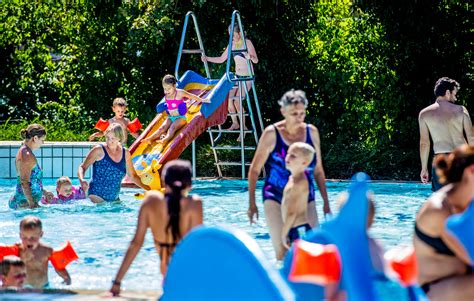 zwembad de sniep weer geheel  handen van gemeente waddinxveen foto adnl