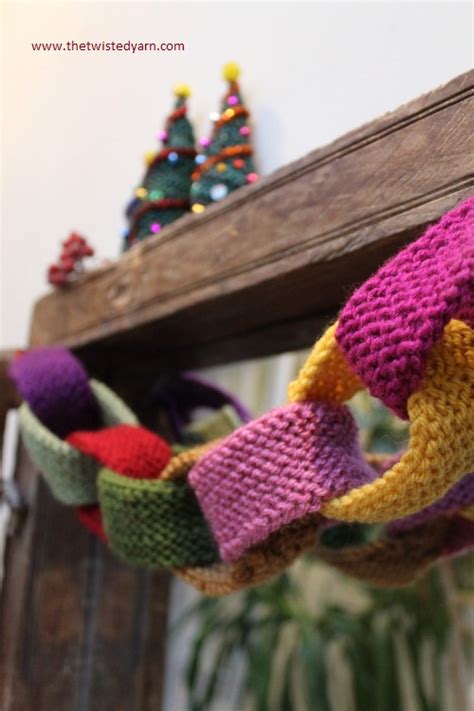 more unfeasibly easy to knit christmas decorations the
