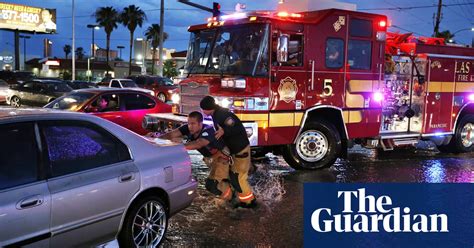 floods submerge las vegas streets as hundreds lose power in pictures
