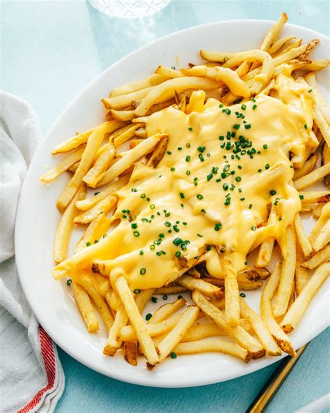 top     cheese sauce  fries