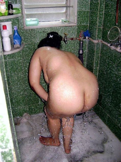 mature amateur indian wife caught naked taking shower at indian paradise